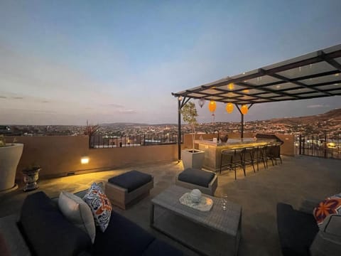 Patio, View (from property/room), Balcony/Terrace, Seating area, City view