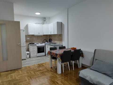 Kitchen or kitchenette, Living room, Seating area, Dining area, dishwasher, oven, pet friendly, stove