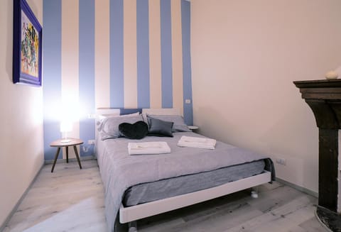 Bed, Photo of the whole room, Bedroom, towels, air conditioner