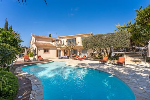 Property building, Patio, Spring, Day, Garden, Garden view, Pool view, Swimming pool, sunbed