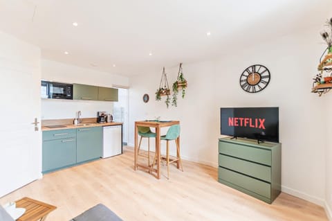 TV and multimedia, Kitchen or kitchenette, stove