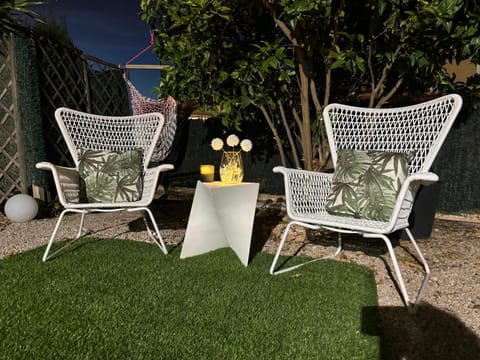 Patio, Spring, Day, Garden, Garden, Balcony/Terrace, Garden view, sunbed