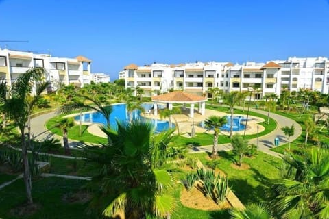 Property building, Spring, Day, Natural landscape, Garden, Garden, Garden view, Pool view, Swimming pool, Swimming pool