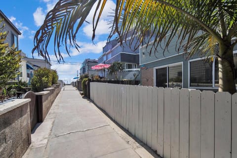 Stunning Beach Haven! Steps to the Beach & Pet Friendly! House in Mission Beach