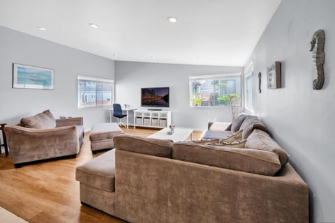 Stunning Beach Haven! Steps to the Beach & Pet Friendly! House in Mission Beach