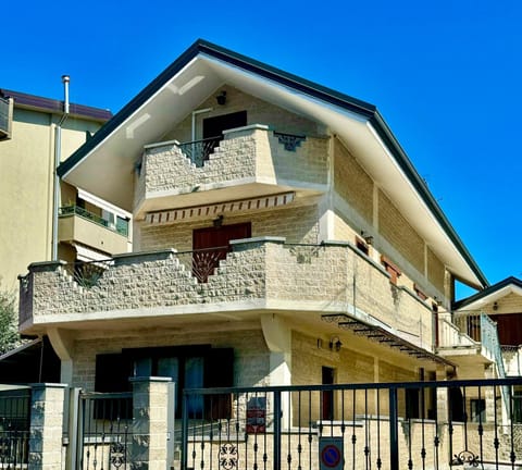 B&B Dante - near RhoFiera and Metro Station Apartment in Rho