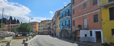 Property building, Neighbourhood, Sea view, Street view