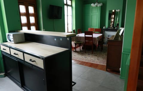 Kitchen or kitchenette, Living room