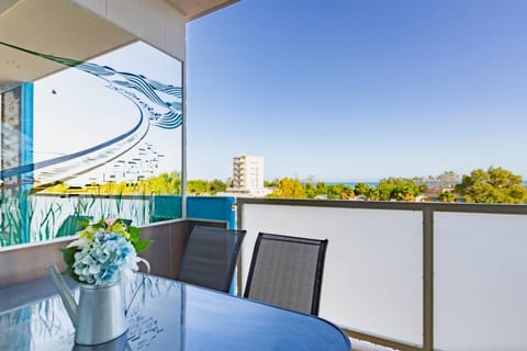 Natural landscape, Balcony/Terrace, Dining area