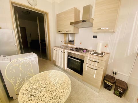 Kitchen or kitchenette, pet friendly, stove