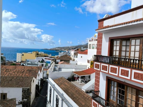 Day, City view, Sea view, Street view, Location