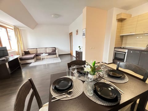 Kitchen or kitchenette, Living room, Dining area, pet friendly, stove