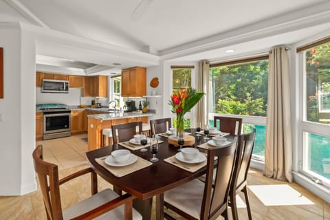 Stunning 3br 3ba Corner Unit Villa of Kamalii, AC, Pool, Hot Tub Unit 23 Apartment in Puupehu