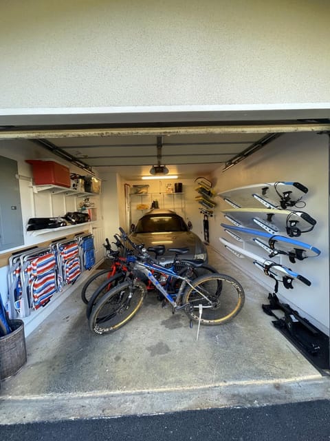 Stunning 3br 3ba Corner Unit Villa of Kamalii, AC, Pool, Hot Tub Unit 23 Apartment in Puupehu