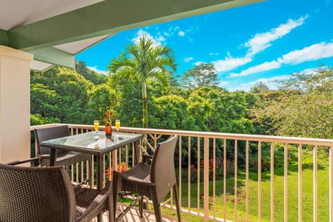 Stunning 3br 3ba Corner Unit Villa of Kamalii, AC, Pool, Hot Tub Unit 23 Apartment in Puupehu