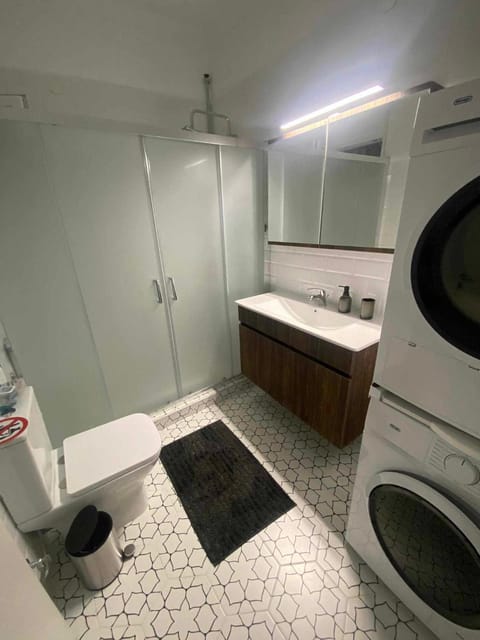 Shower, Toilet, washing machine, dryer