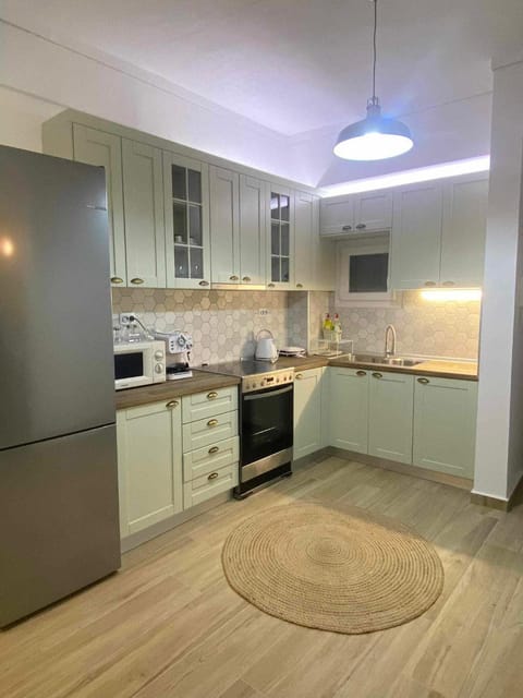 Kitchen or kitchenette, pet friendly, stove