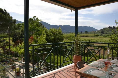 Patio, Spring, Day, Natural landscape, View (from property/room), Balcony/Terrace, Dining area, Mountain view