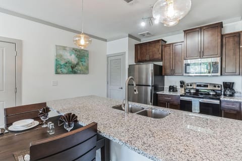 Overlook 3210 Modern Luxury in Heart of Knoxville Apartment in Farragut
