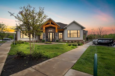 Overlook 6301 Knoxville's Ultimate Urban Escape Apartment in Farragut