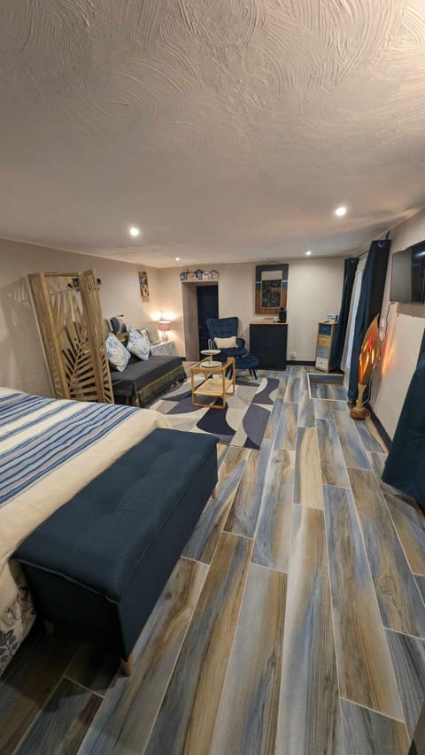 Living room, Photo of the whole room, Bedroom
