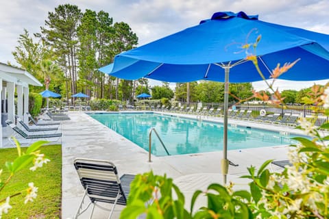 Charming Bluffton Home with Yard about 3 Mi to Beaches! House in Bluffton