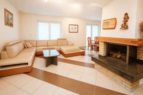 Living room, Seating area, fireplace