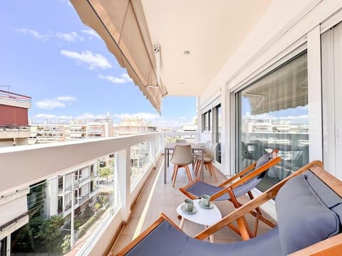 Balcony/Terrace, Dining area, City view, sunbed