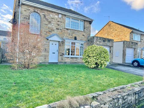 Property building, Neighbourhood, Garden view, Parking
