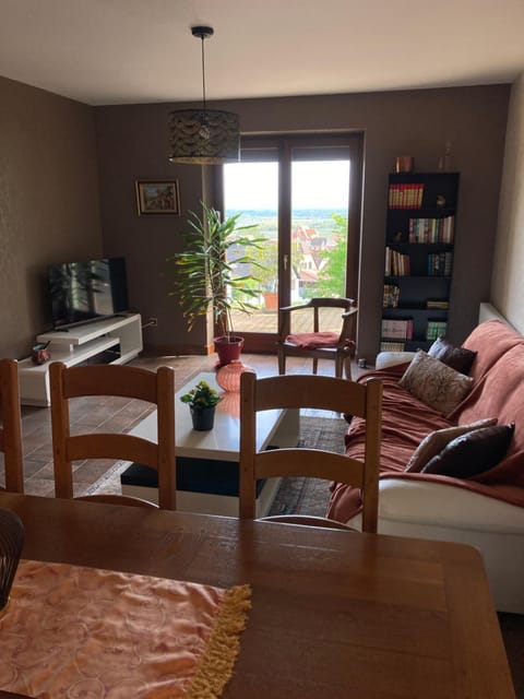Patio, Library, TV and multimedia, Living room, Dining area, City view