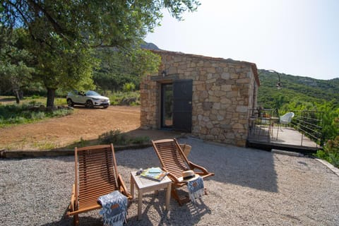 Maisonnette en plein maquis vue splendide à 5 min du centre et de la plage Apartment in Calvi