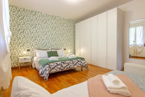 Bed, Bedroom, locker