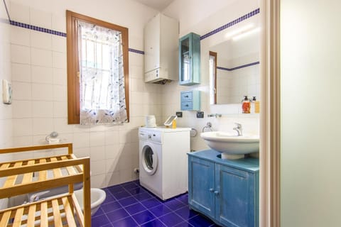 Shower, Bathroom, washing machine