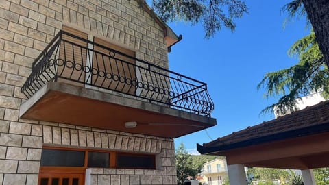 Balcony/Terrace, children, Family