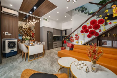 Kitchen or kitchenette, Living room, Seating area