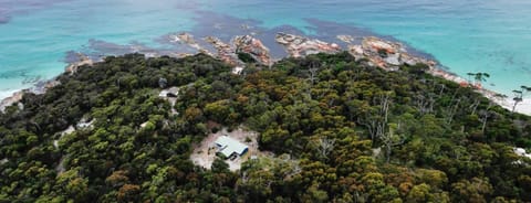 The Blue Bush Shack in Binalong Bay House in Binalong Bay