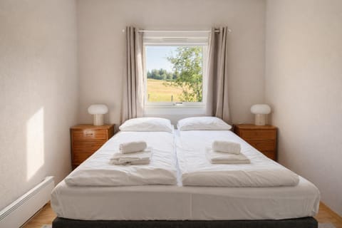 Bed, View (from property/room), Bedroom, Garden view, towels