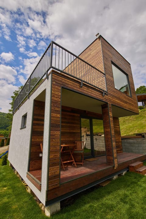 Property building, Garden, Balcony/Terrace, Garden view
