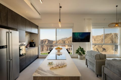 Natural landscape, TV and multimedia, Coffee/tea facilities, Kitchen or kitchenette, Living room, Seating area, Dining area, Mountain view