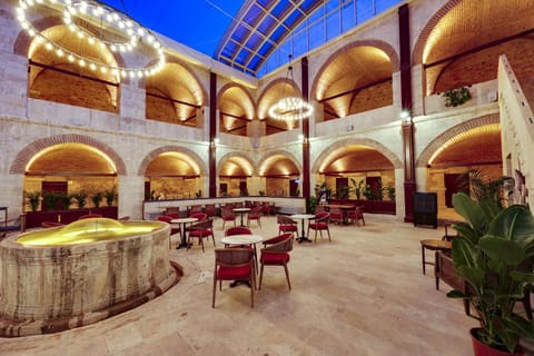 Night, Seating area
