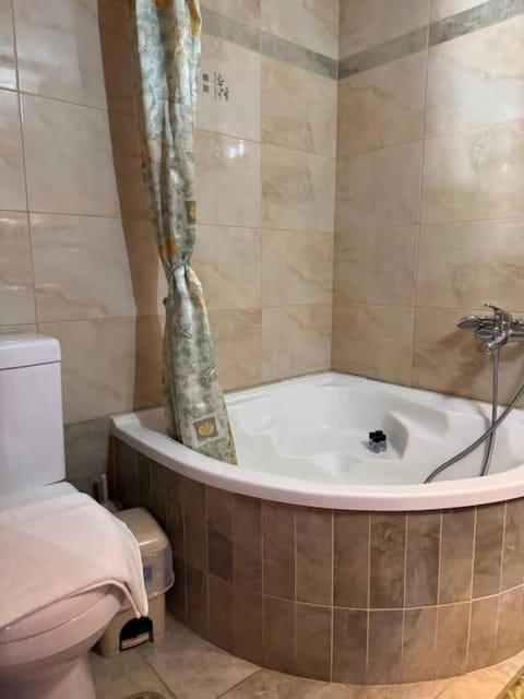 Bathroom, Bath, towels