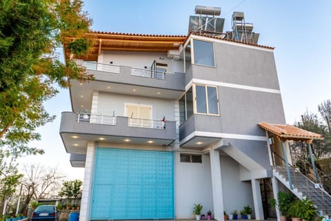 Property building, Day