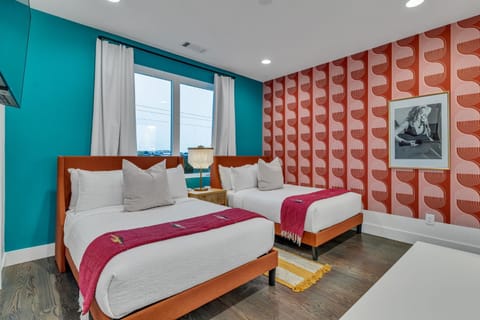 Rooftop Hot Tub & Game Room - 3 Miles to Downtown House in East Nashville