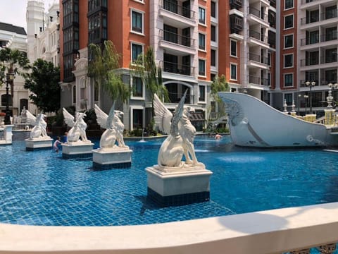 Dining area, Pool view