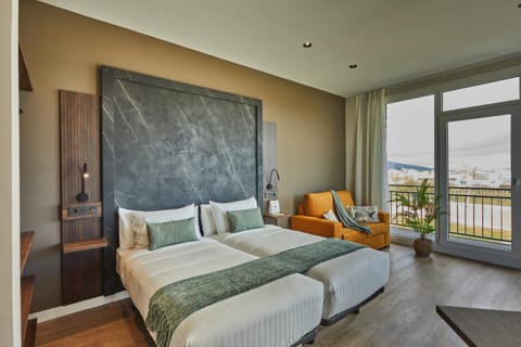 Bed, Natural landscape, Balcony/Terrace, Photo of the whole room, Bedroom