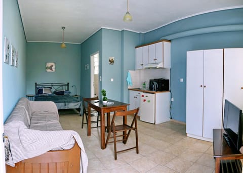 Kitchen or kitchenette, Living room, Photo of the whole room, Seating area, Dining area