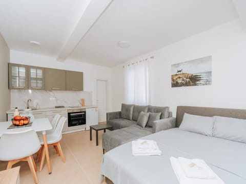 Kitchen or kitchenette, Seating area, Dining area, pet friendly