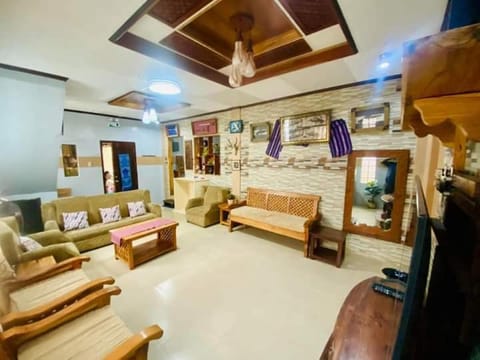 TV and multimedia, Living room, Seating area, Evening entertainment