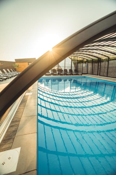 Swimming pool, sunbed