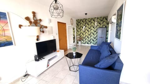 Communal lounge/ TV room, TV and multimedia, Living room, Seating area